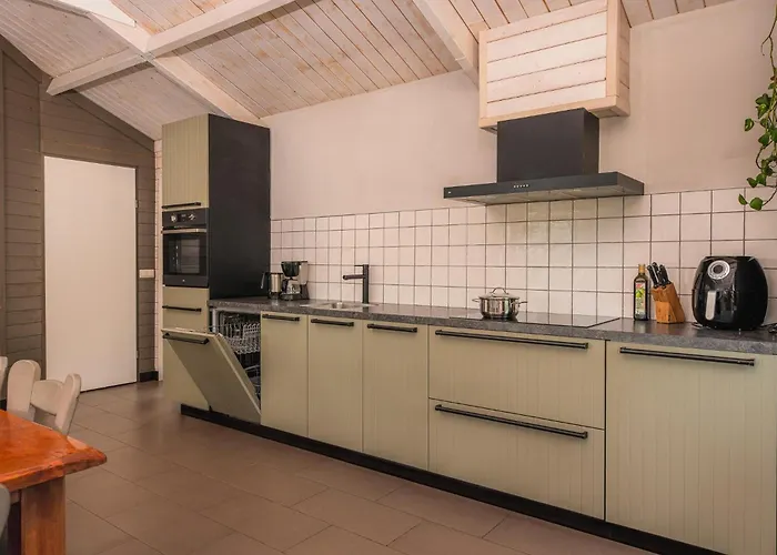 Familiehuis Met Hottub & Sauna | 10 Pers. 度假居