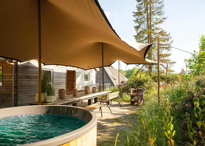 Familiehuis Met Hottub & Sauna | 10 Pers. 度假居 *