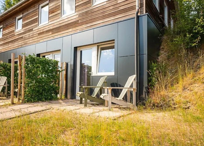 Familiehuis Met Hottub & Sauna | 10 Pers. 度假居 *